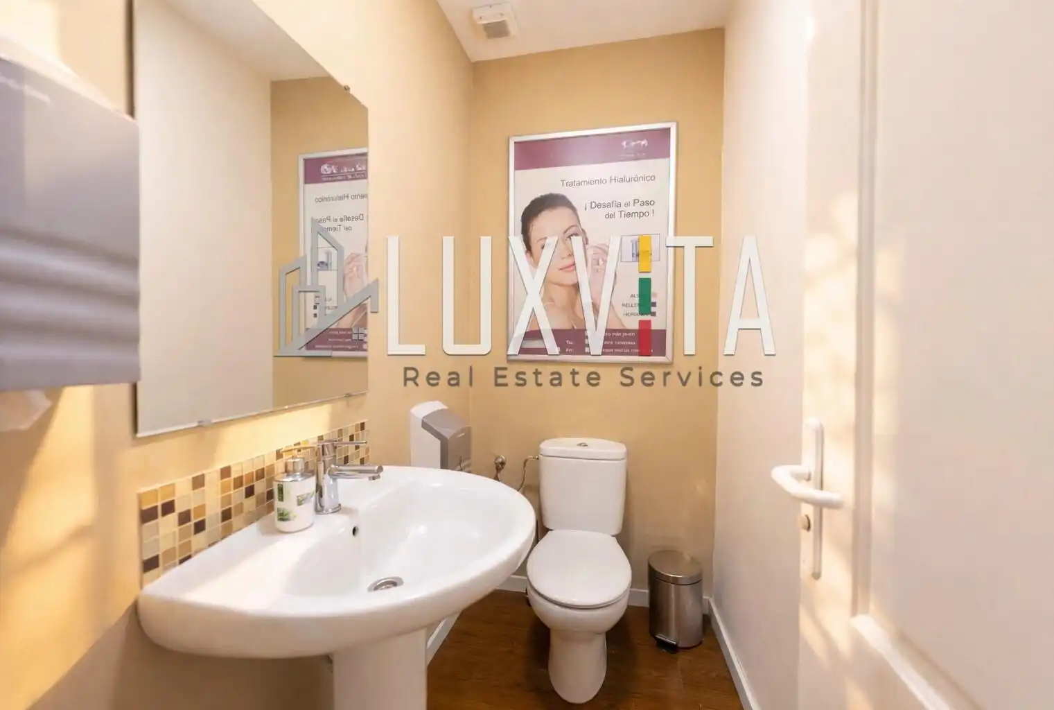Baño de Local en traspaso en Santa Cruz de Tenerife con Aire acondicionado y Amueblado