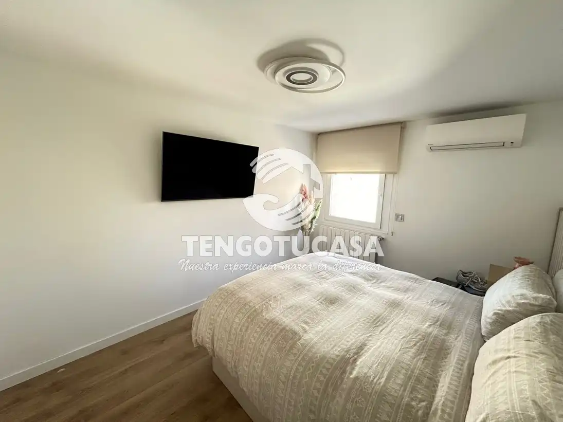 Bedroom of Flat for sale in Madrid  with Air Conditioner, Heating and Furnished