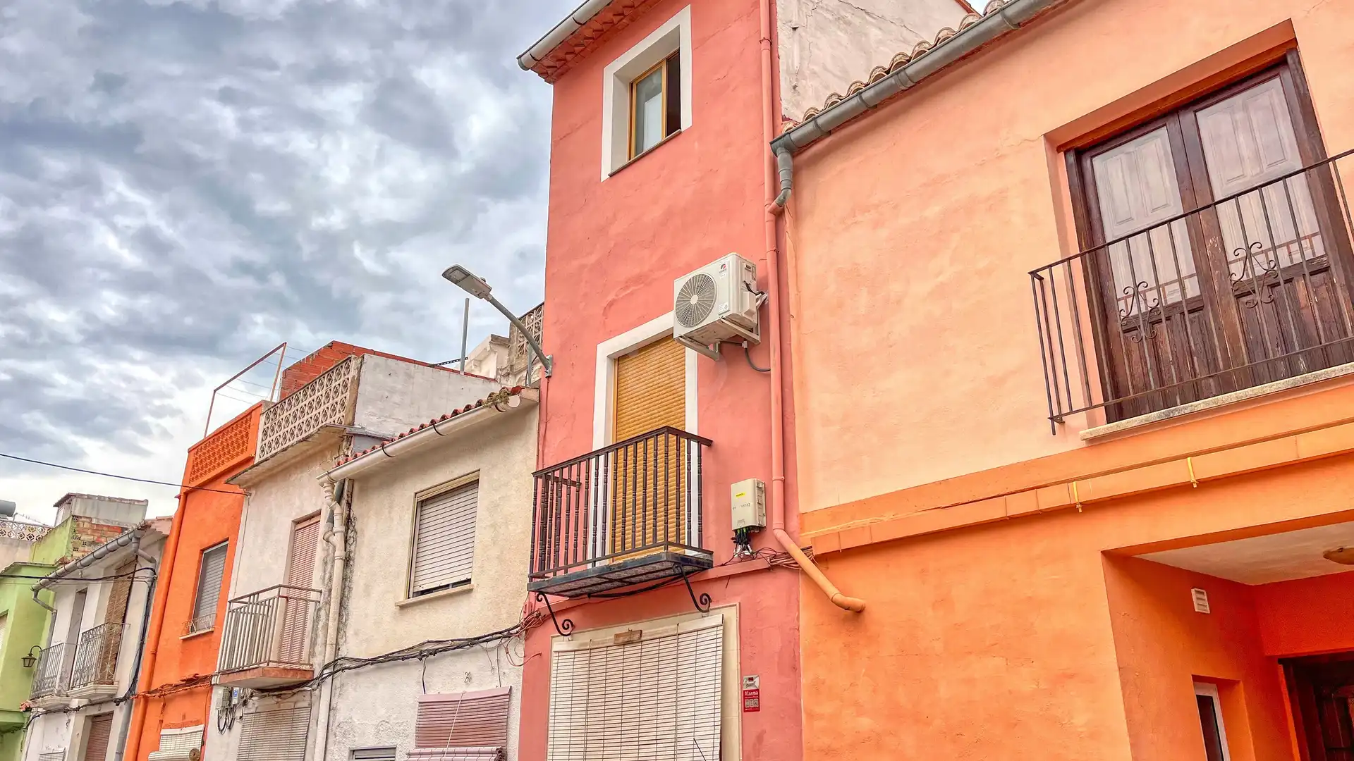 Vista exterior de Edificio en venta en Pego