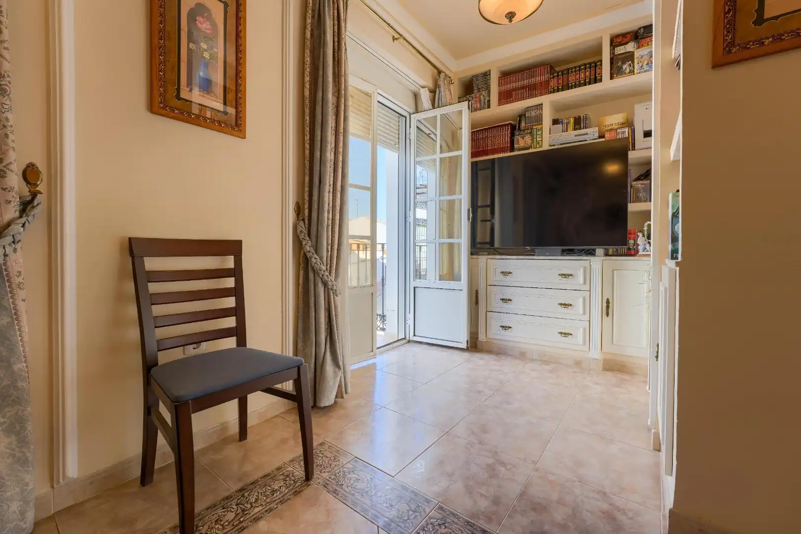 Sala de estar de Casa adosada en venta en La Palma del Condado con Aire acondicionado, Calefacción y Terraza