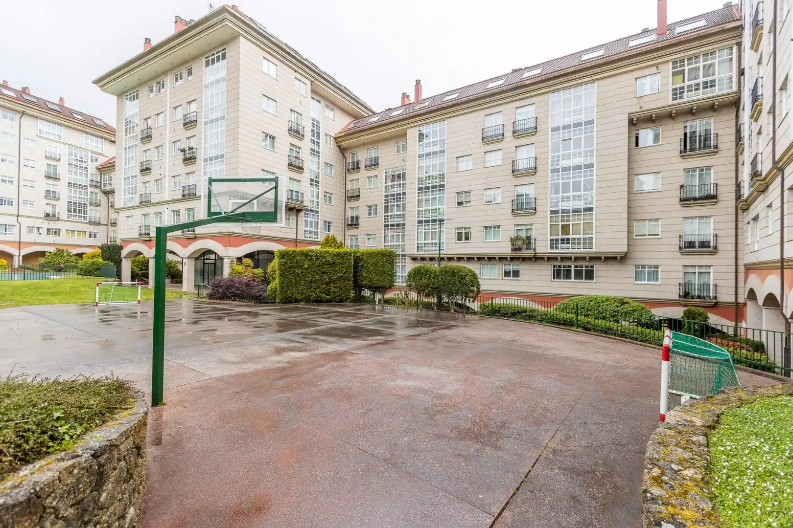 Vista exterior de Dúplex en venta en A Coruña Capital  con Jardín privado, Trastero y Piscina comunitaria