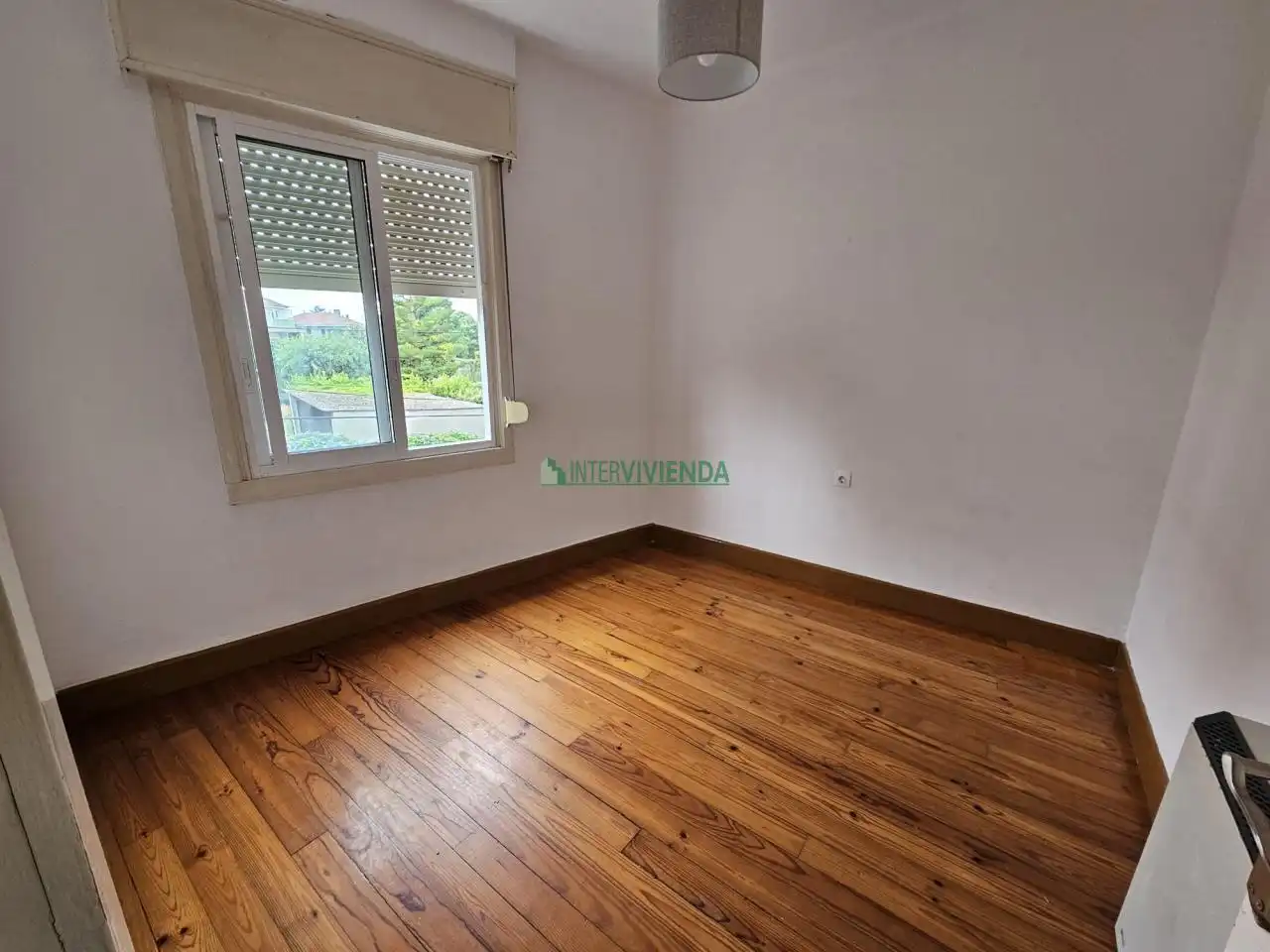 Dormitori de Casa o xalet en venda en Vigo  amb Calefacció, Jardí privat i Parquet