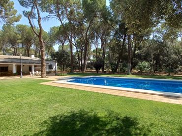 Villa con piscina in vendita a Pedanías - Extrarradio