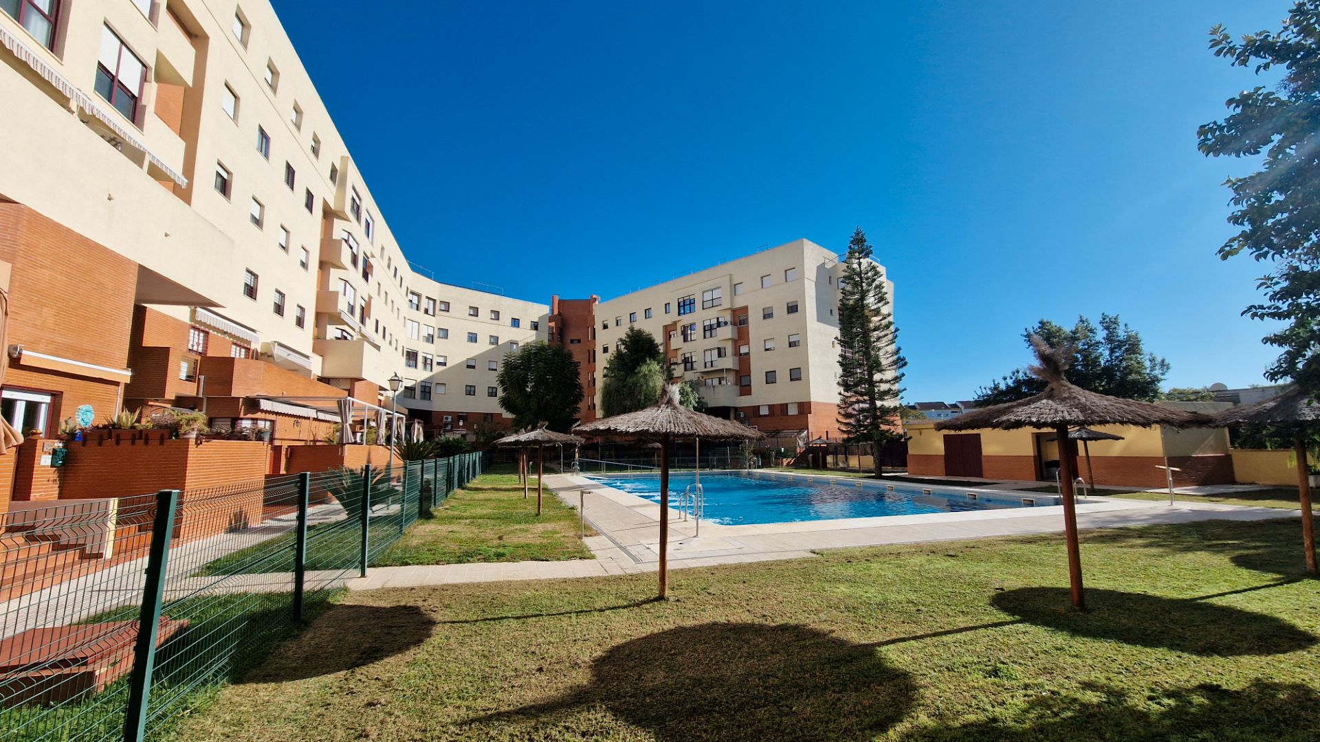 Swimming pool of Flat for sale in Mairena del Aljarafe  with Air Conditioner and Community pool