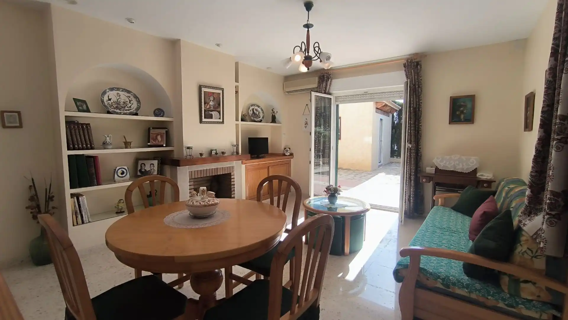 Comedor de Casa o chalet en venta en La Nucia con Calefacción, Jardín privado y Terraza