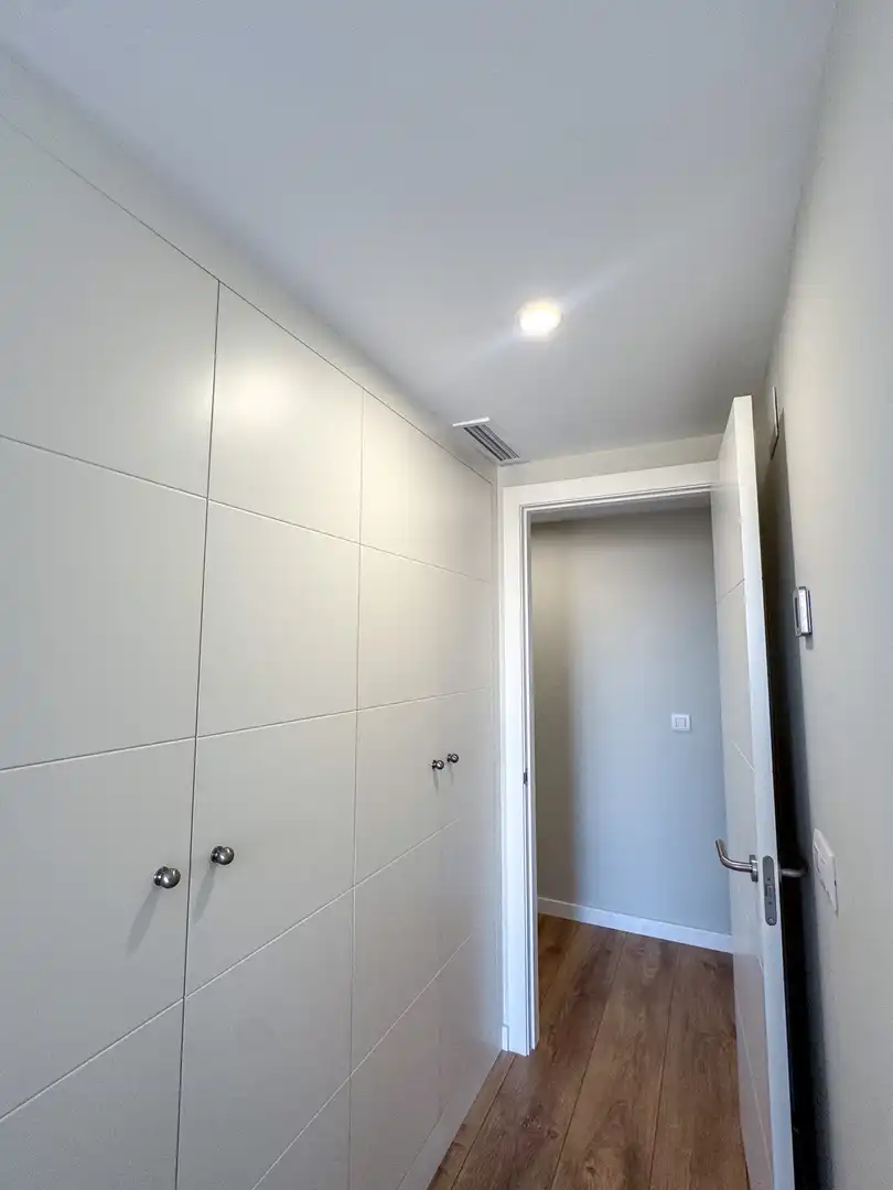 Wohnung zum Verkauf in Valencia mit Klimaanlage, Abstellraum und Schwimmbad