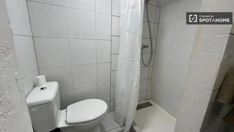 Baño de Piso de alquiler en Madrid con Aire acondicionado, Calefacción y Amueblado
