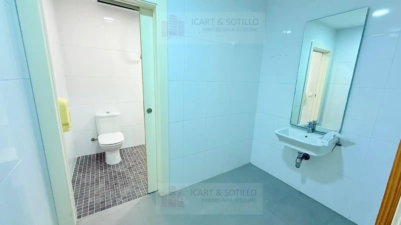 Baño de Local de alquiler en Vinaròs con Aire acondicionado