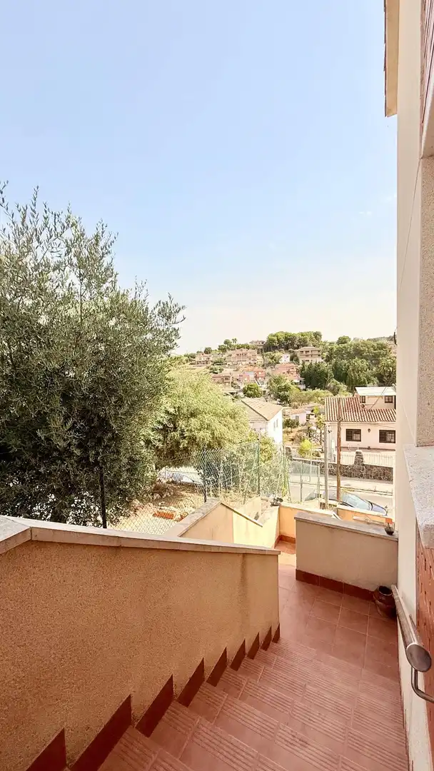 Vista exterior de Casa adosada en venda en Calafell amb Aire condicionat, Calefacció i Jardí privat