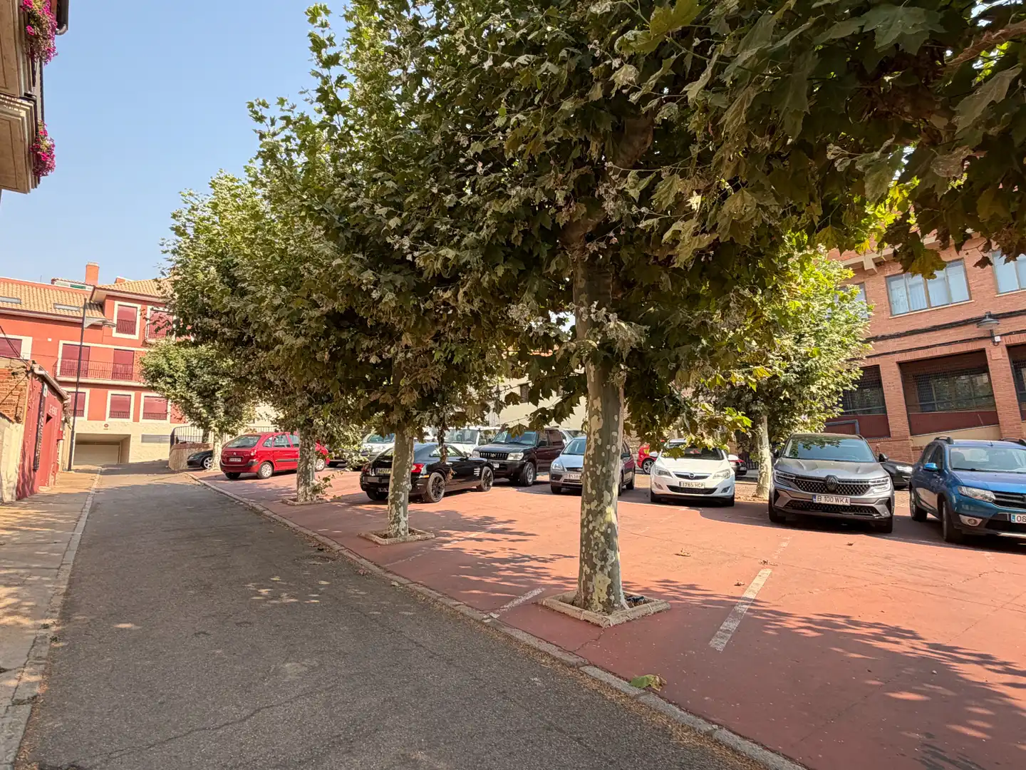 Parking de Casa o chalet en venta en Sahagún con Calefacción, Jardín privado y Amueblado