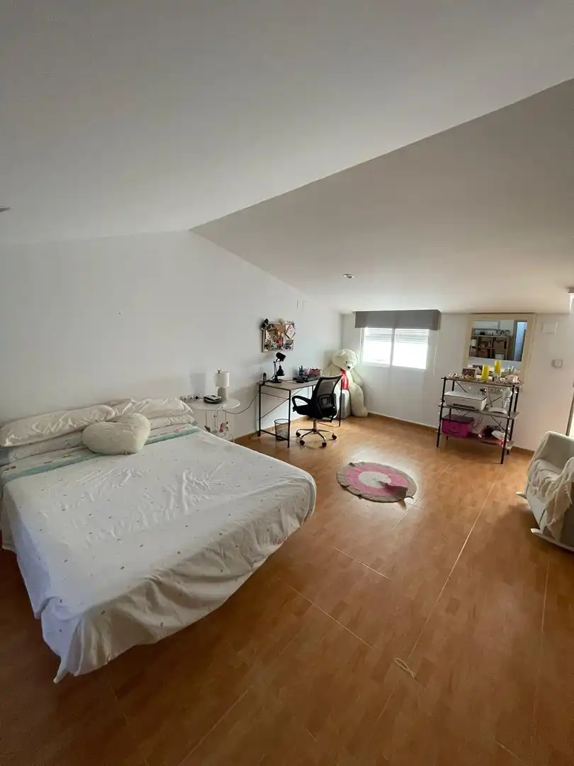 Dormitori de Casa o xalet en venda en Córdoba amb Aire condicionat, Parquet i Terrassa