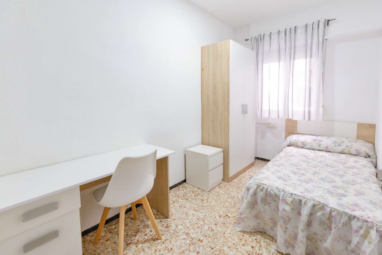 Bedroom of Flat to share in Elche / Elx  with Air Conditioner, Heating and Terrace