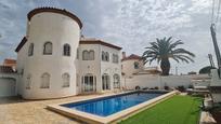 Piscina de Casa o xalet en venda en Mont-roig del Camp amb Aire condicionat, Jardí privat i Terrassa