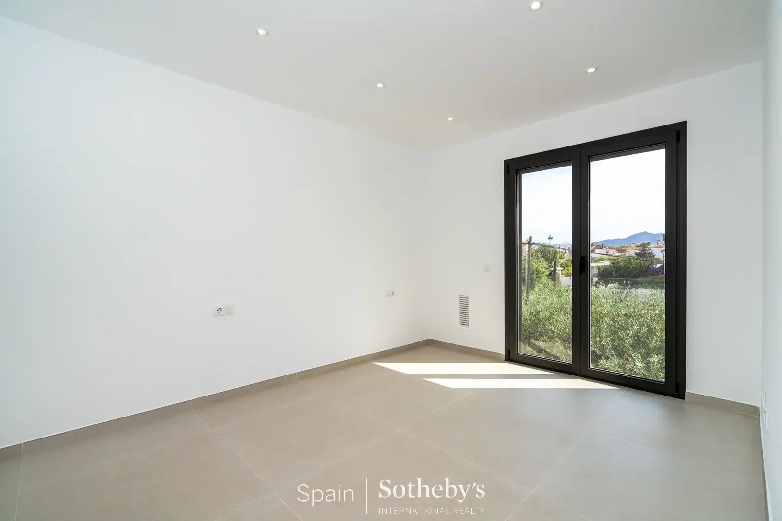 Casa pareada con piscina en venta en Carrer Requesens, imagen 13