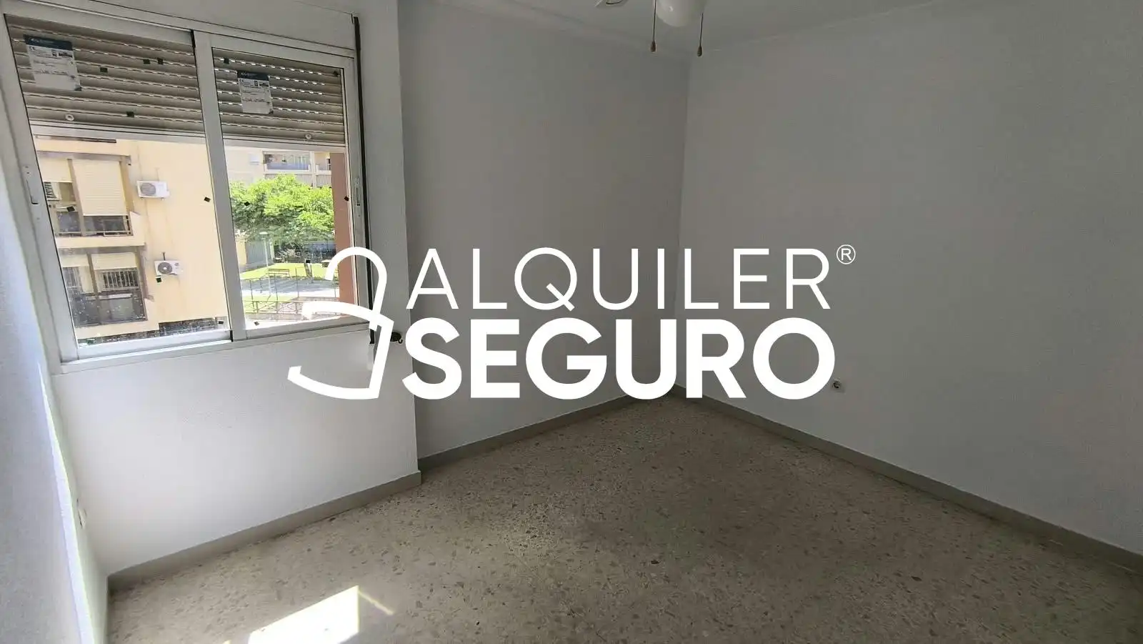 Bedroom of Flat for rent in Sevilla  with Air Conditioner