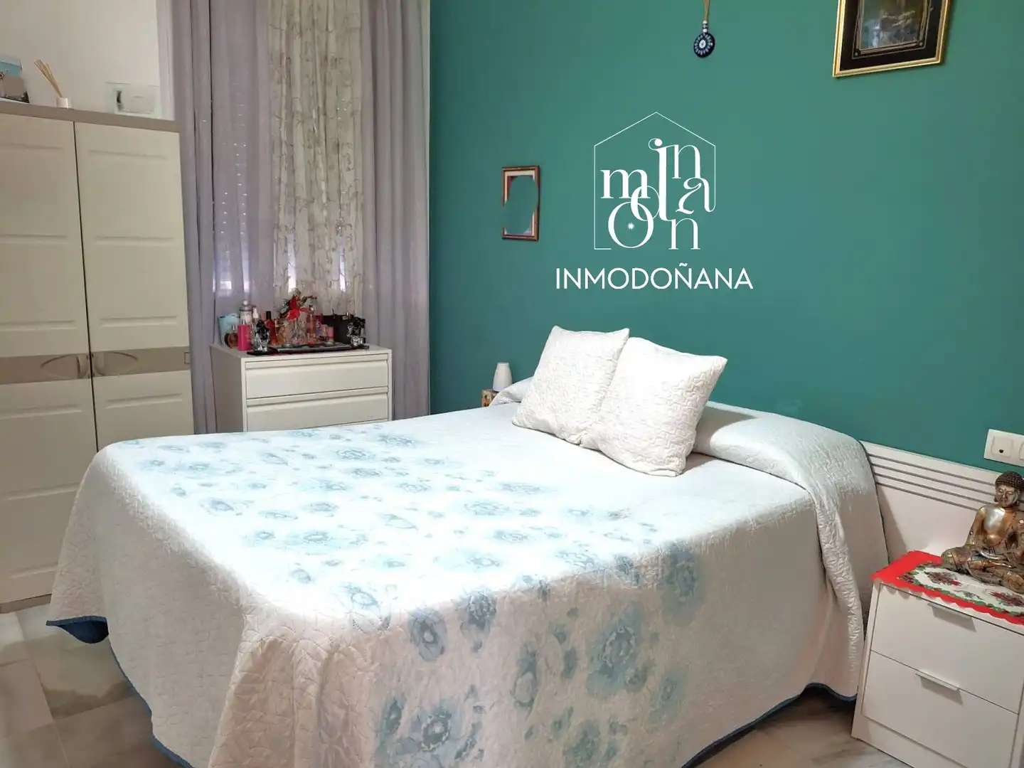 Habitación de Casa adosada en venta en Almonte con Aire acondicionado, Trastero y Piscina comunitaria