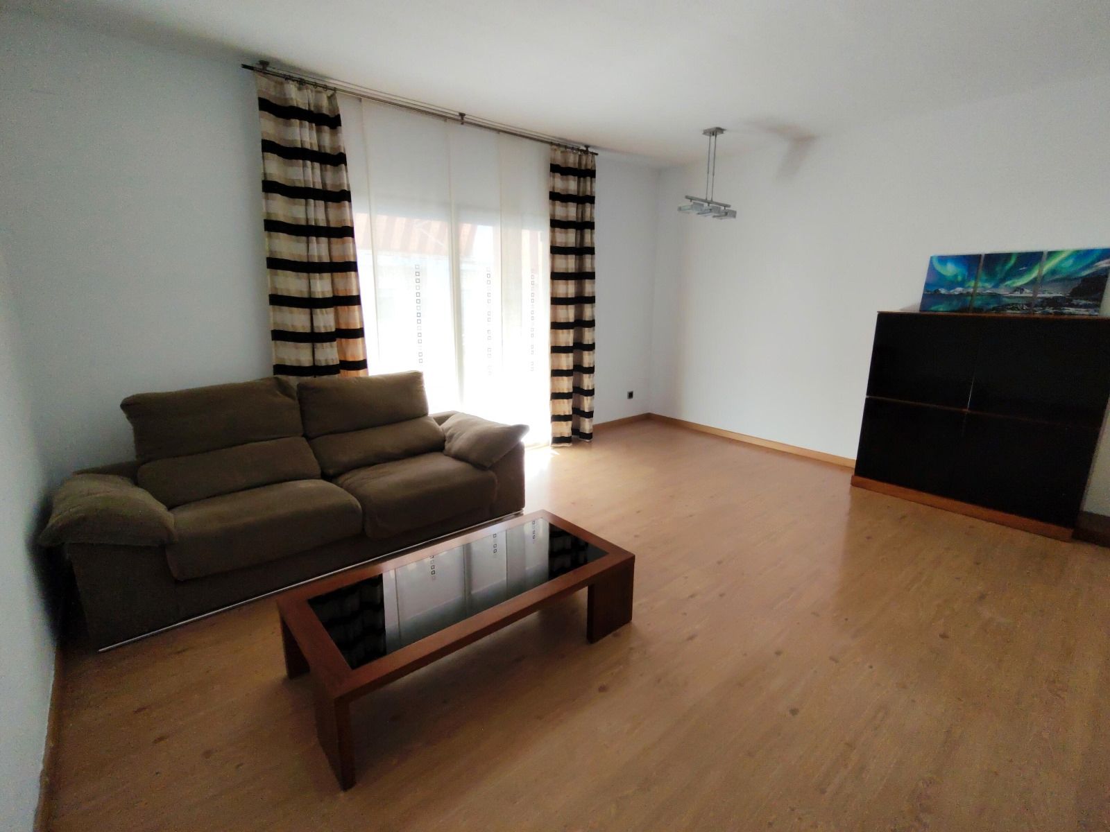 Sala d'estar de Àtic en venda en Cornellà de Llobregat amb Aire condicionat, Calefacció i Parquet