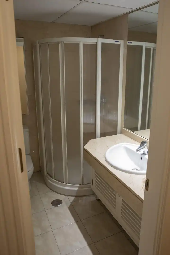 Badezimmer von Wohnung zum Verkauf in Madrid mit Klimaanlage, Heizung und Parkett