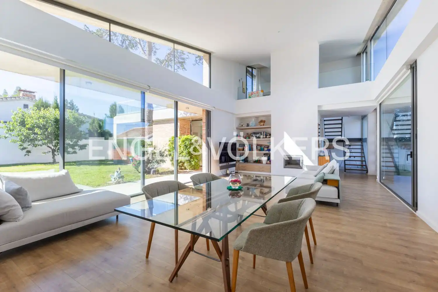 Sala de estar de Casa o chalet en venta en L'Eliana con Aire acondicionado, Calefacción y Jardín privado
