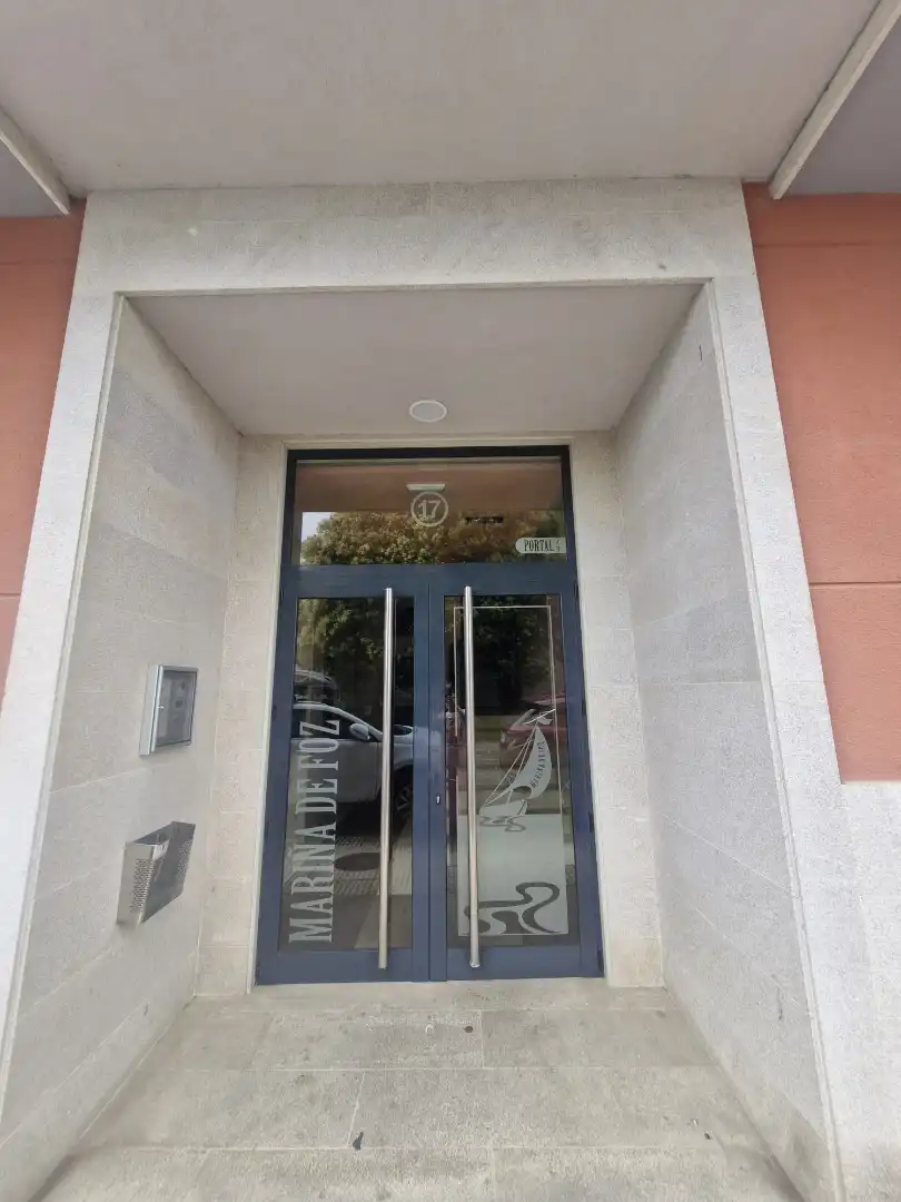 Wohnung zum Verkauf in Foz mit Heizung, Terrasse und Abstellraum