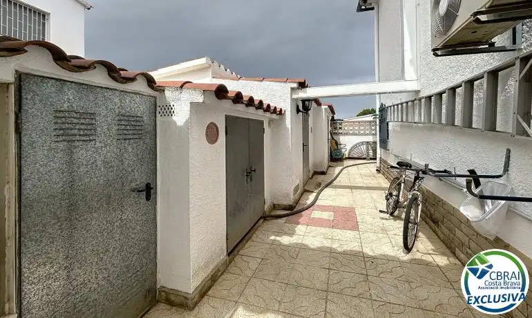 Casa adosada en venda a Montgrí