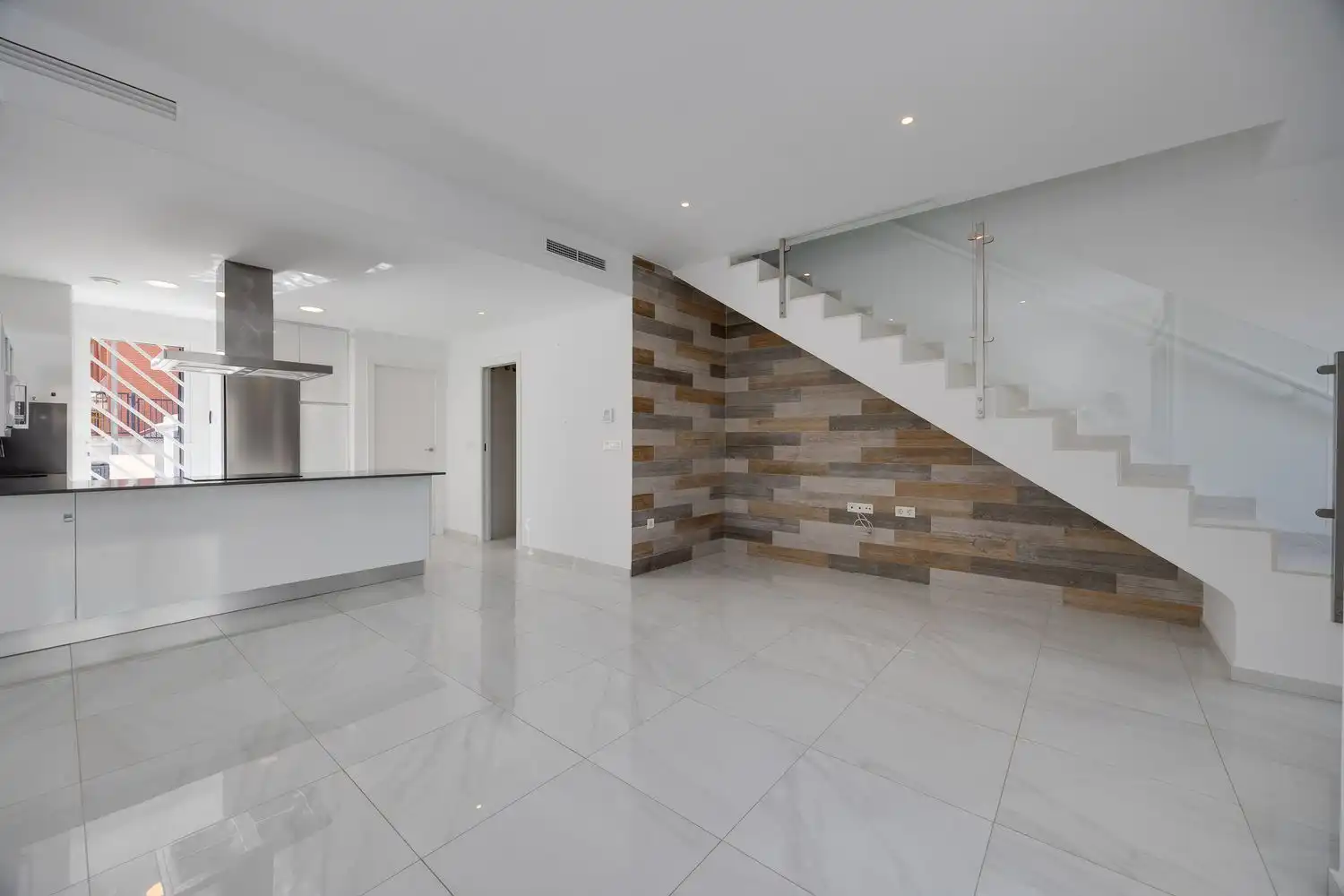 Reihenhaus mit Pool zum Verkauf in Calle Carmen Laforet 58, imagen 7