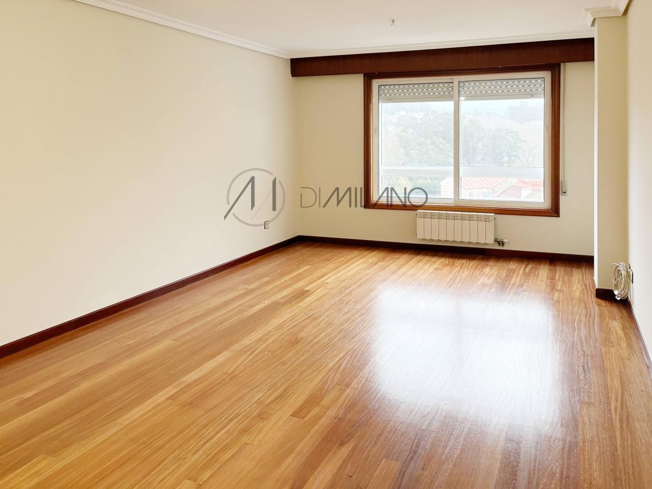 Dormitori de Pis en venda en Vigo  amb Calefacció, Parquet i Traster