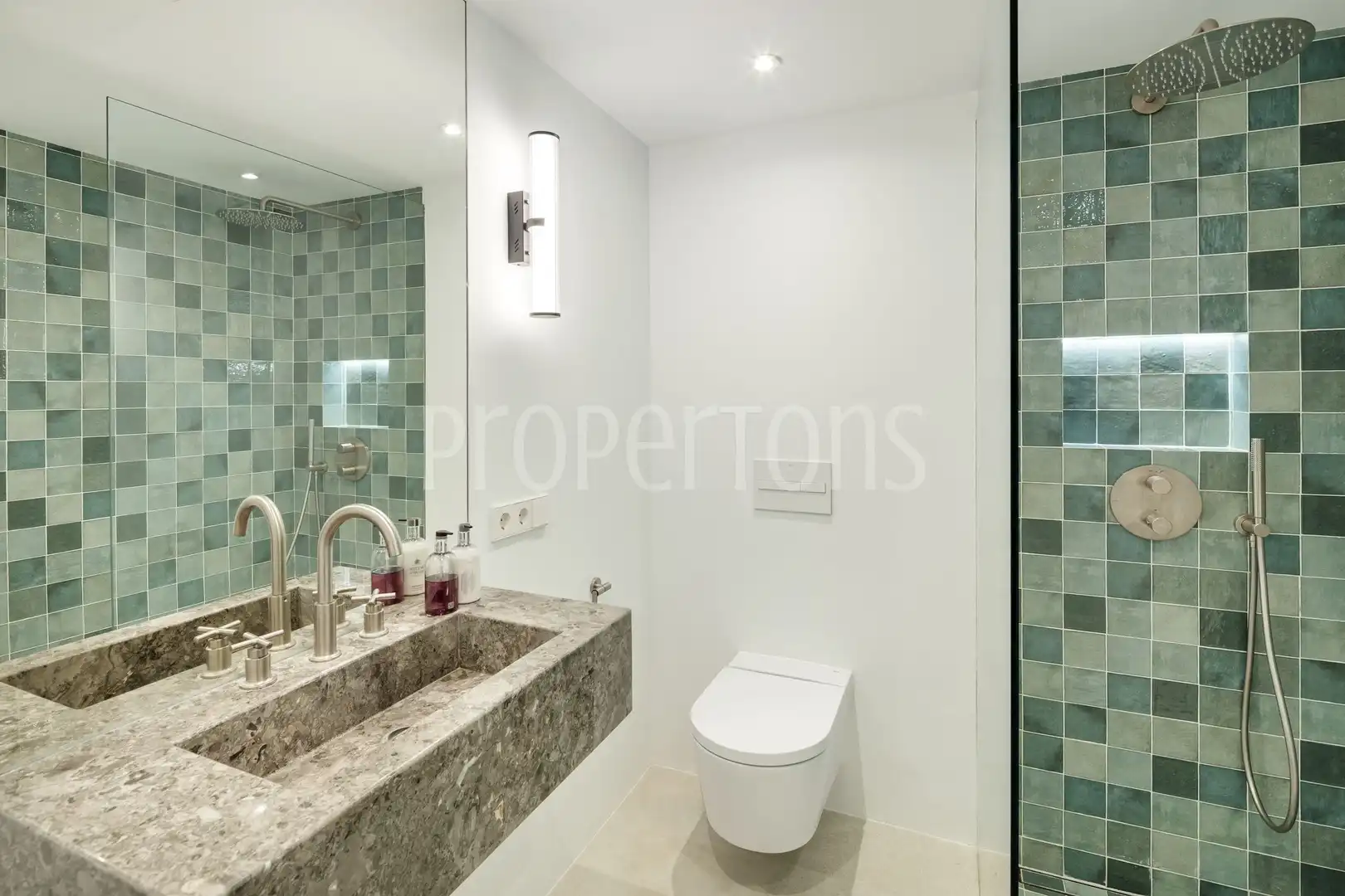 Bathroom of Flat for sale in Marbella