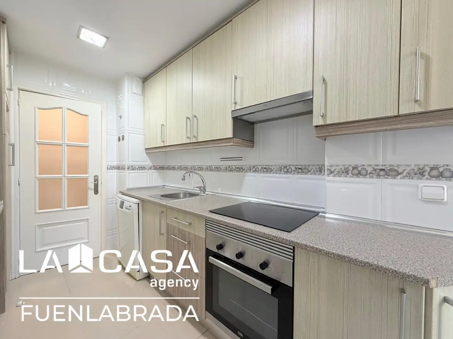 Kitchen of Flat for sale in Fuenlabrada  with Oven and Washing machine
