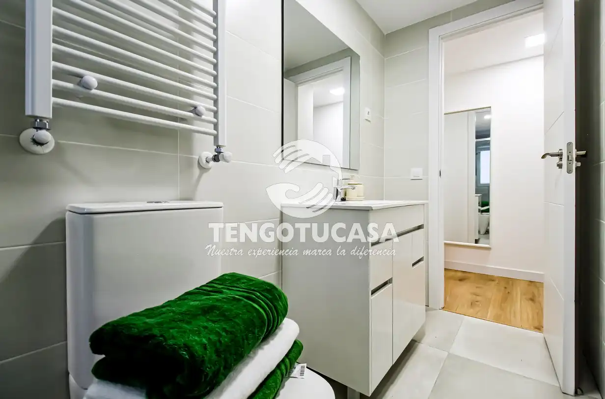 Bathroom of Flat for rent in Madrid  with Air Conditioner, Heating and Furnished
