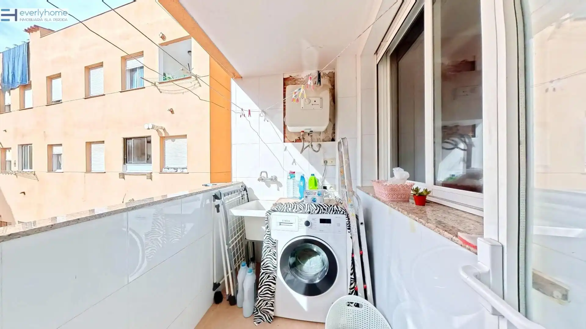 Terraza de Piso en venta en Castellón de la Plana / Castelló de la Plana con Parquet y Trastero