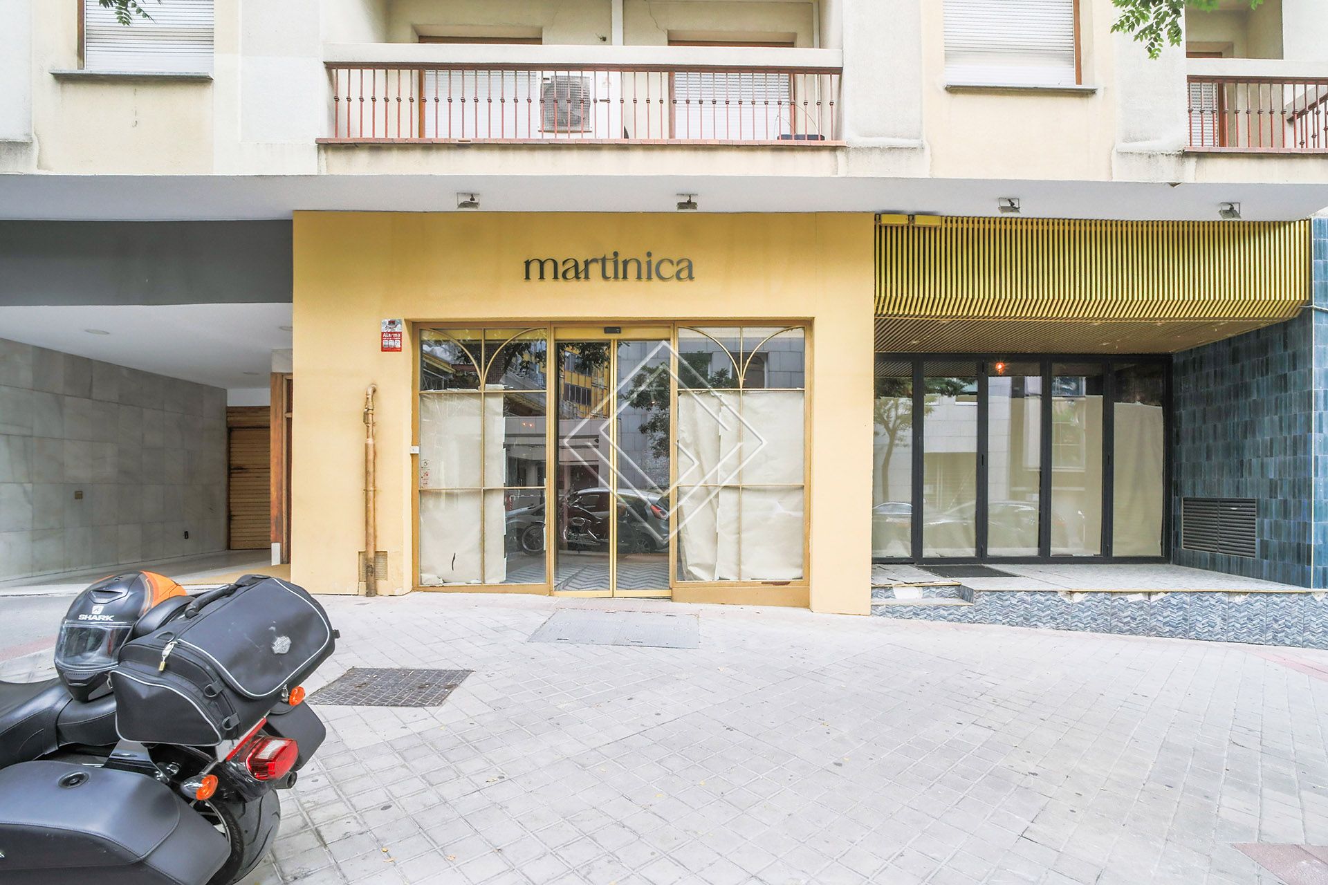 Vista exterior de Local en venda en  Madrid Capital amb Aire condicionat, Calefacció i Alarma