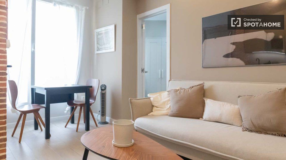 Living room of Flat to rent in  Madrid Capital  with Air Conditioner, Heating and Furnished