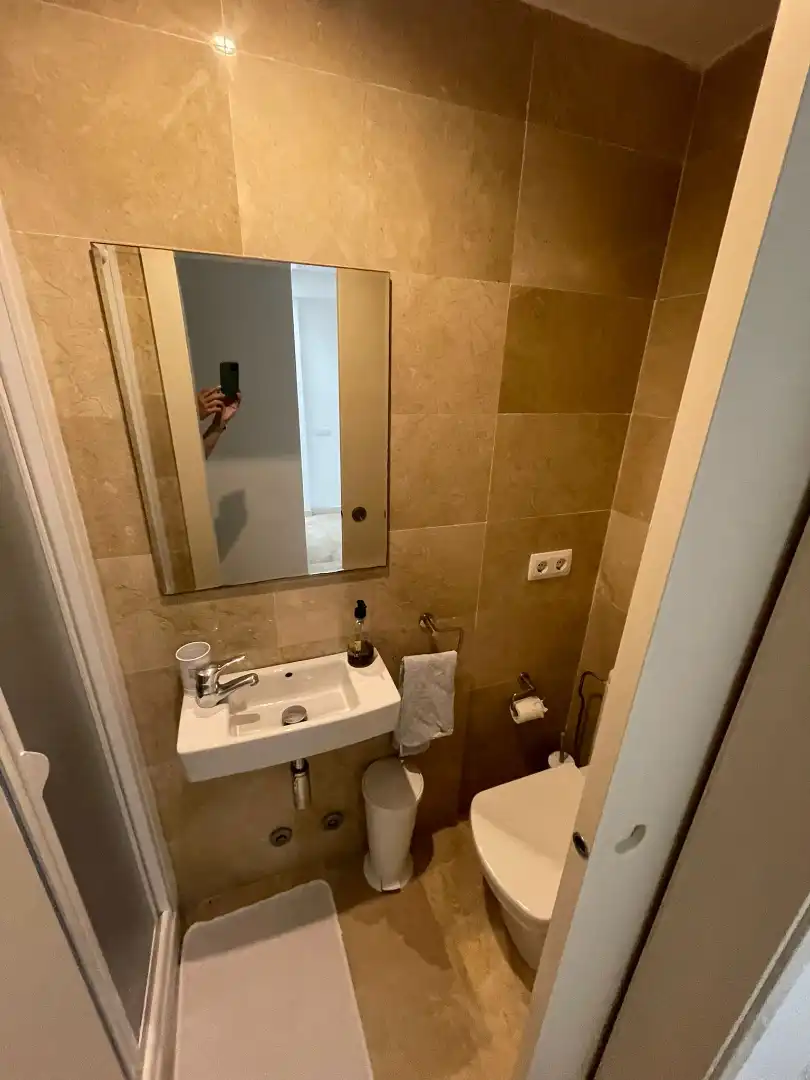 Badezimmer von Einfamilien-Reihenhaus zum Verkauf in Santa Eulària des Riu mit Klimaanlage, Terrasse und Möbliert