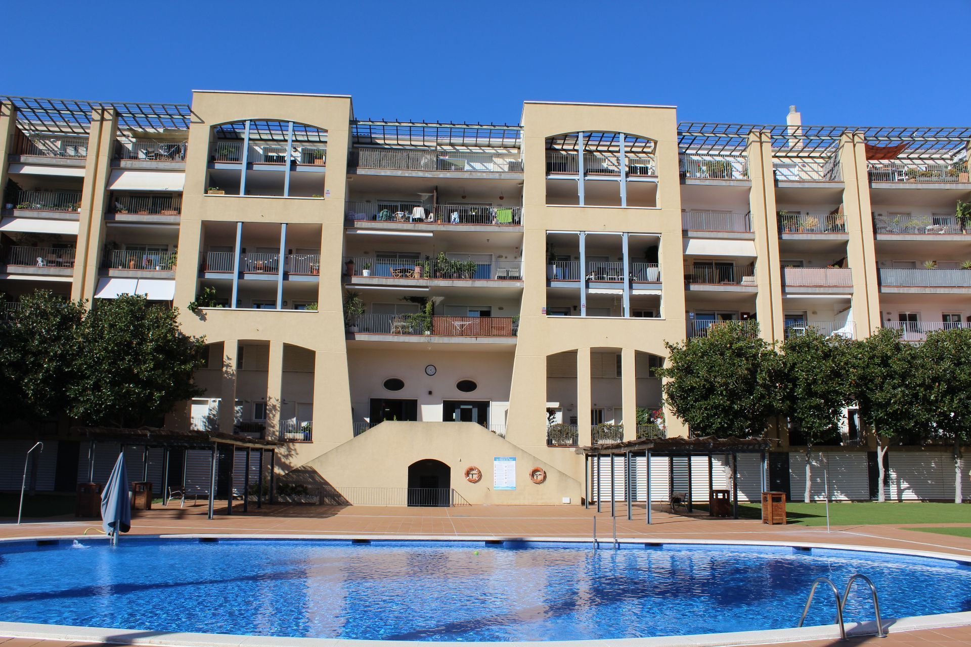 Vista exterior de Apartament en venda en Sitges amb Calefacció i Piscina comunitària