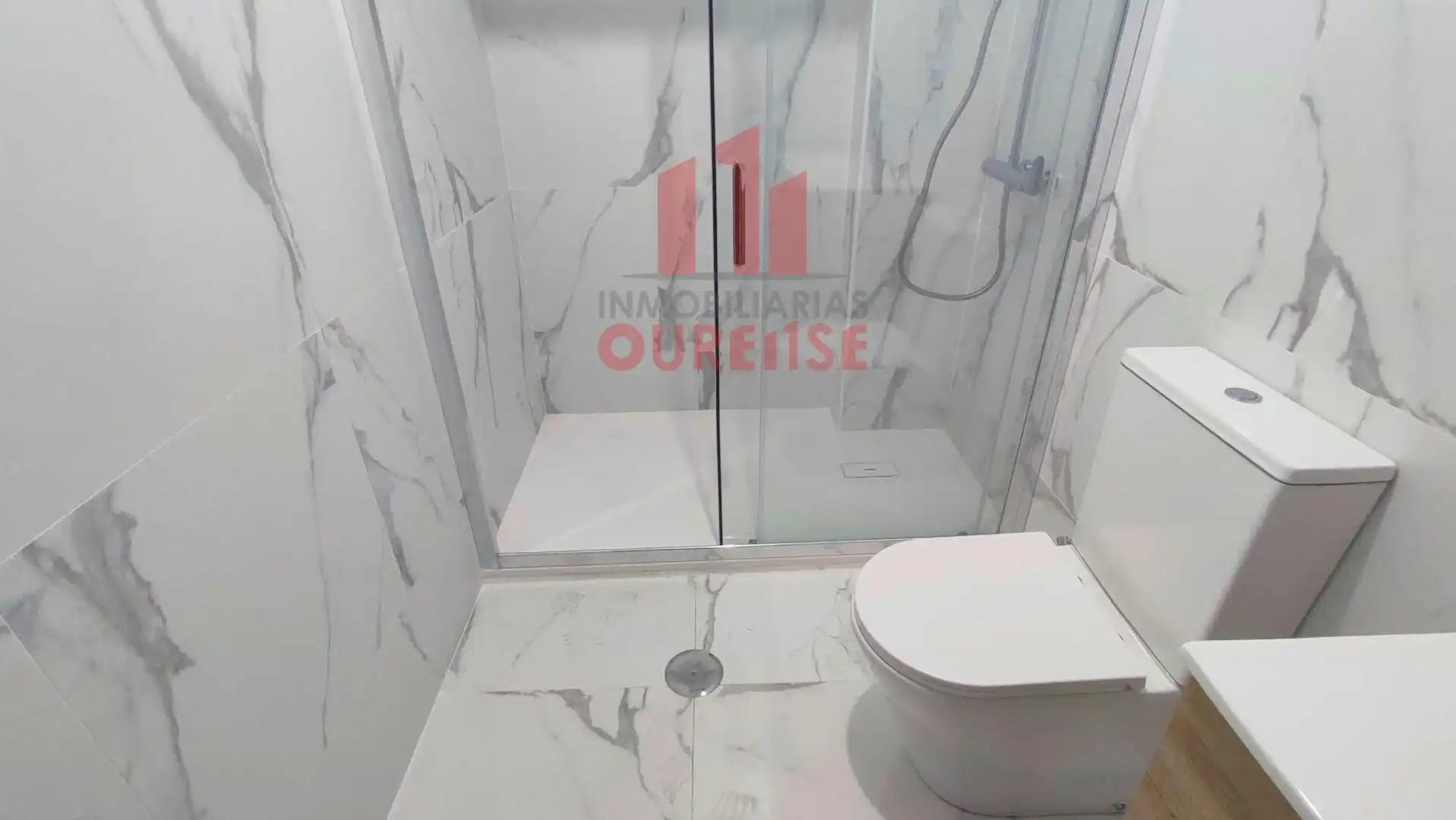 Baño de Piso de alquiler en Ourense Capital  con Amueblado