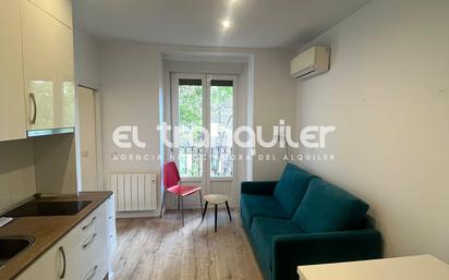 Living room of Flat to rent in  Madrid Capital  with Air Conditioner and Furnished