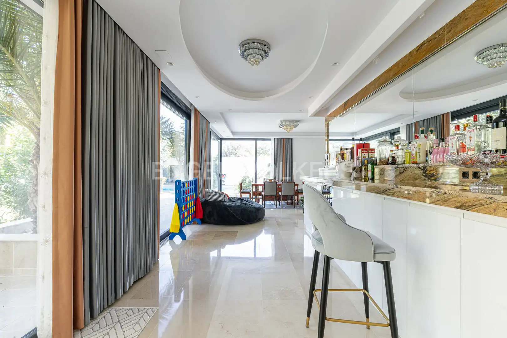 Sala de estar de Casa o chalet en venta en Boadilla del Monte con Aire acondicionado, Calefacción y Jardín privado