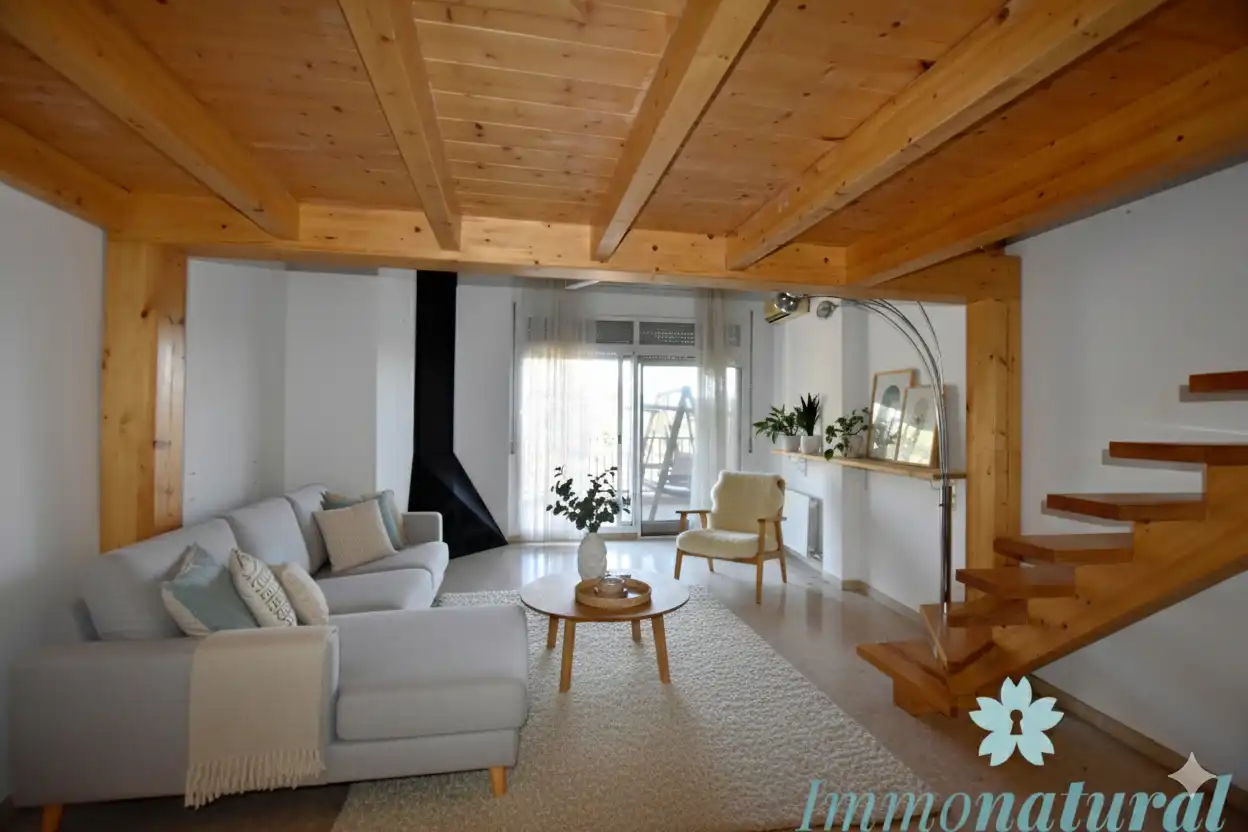 Sala de estar de Casa adosada en venta en Torrelles de Llobregat con Aire acondicionado, Calefacción y Jardín privado