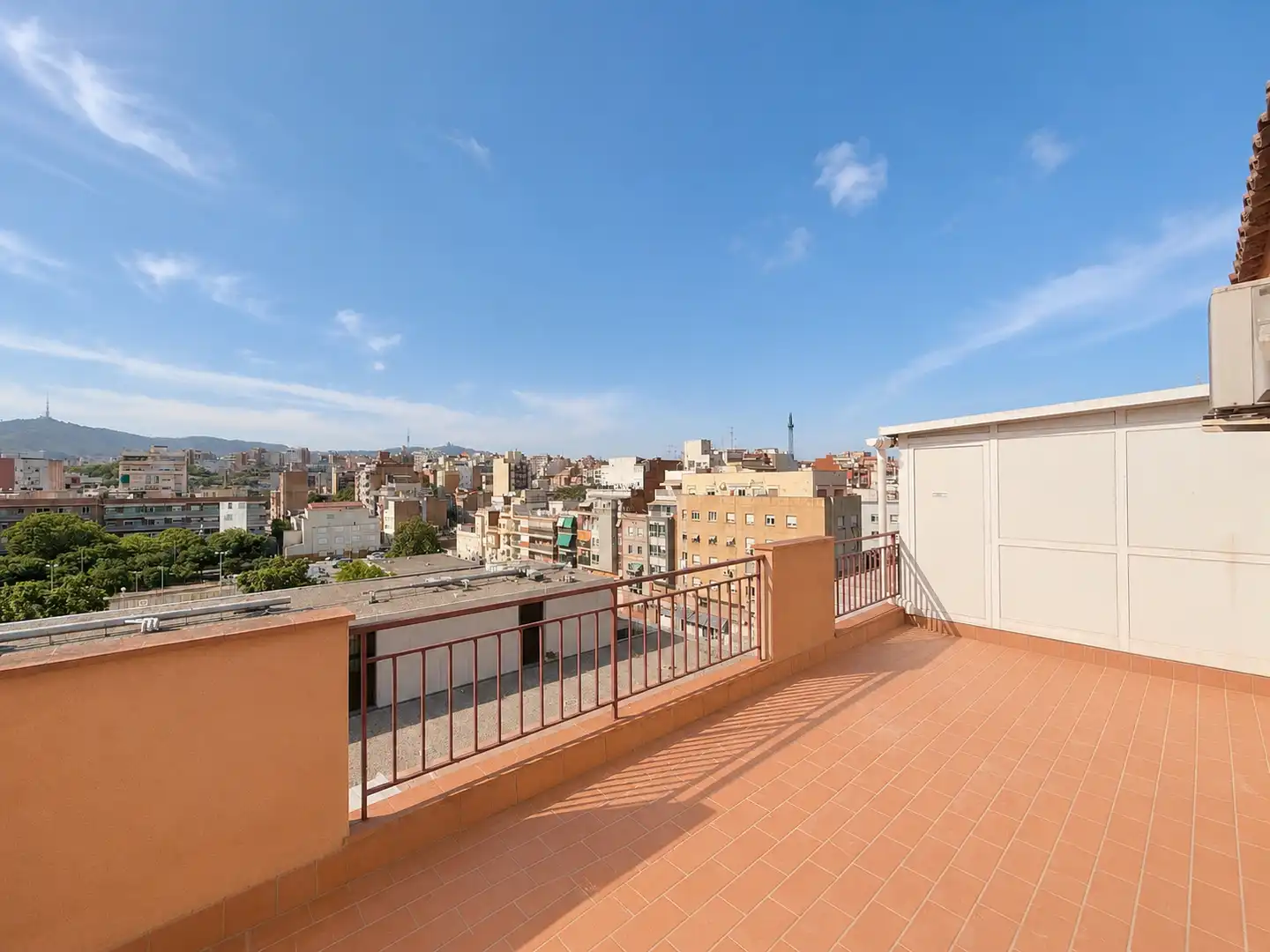 Terrassa de Àtic de lloguer en L'Hospitalet de Llobregat amb Aire condicionat, Calefacció i Terrassa