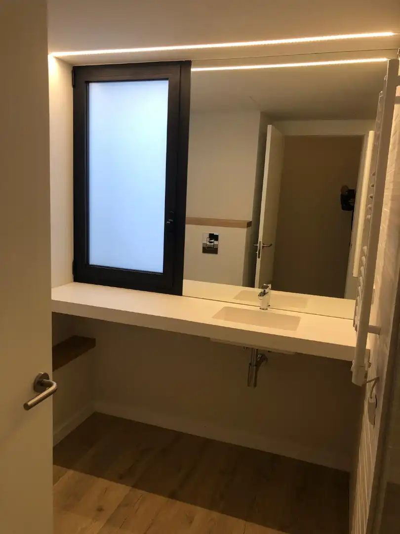 Bany de Pis de lloguer en Girona amb Aire condicionat, Calefacció i Parquet