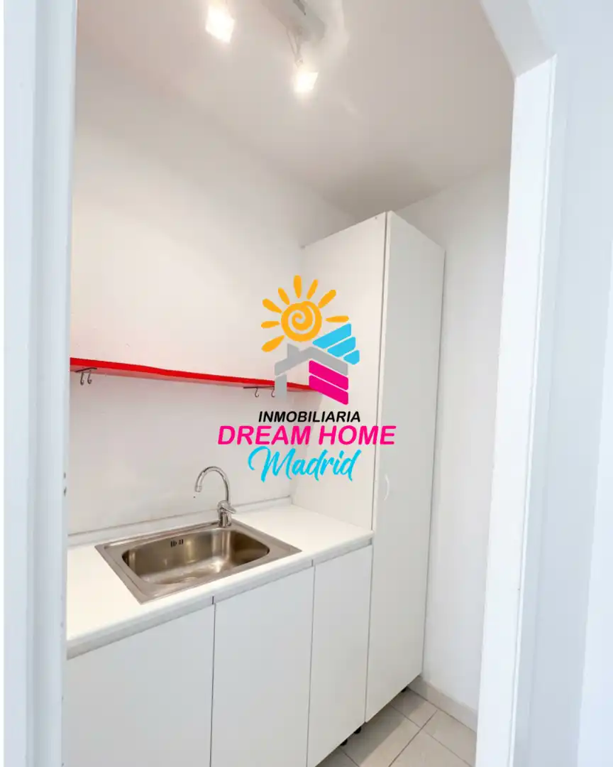 Piso con terraza en venta en Calle del Pez 11, imagen 3