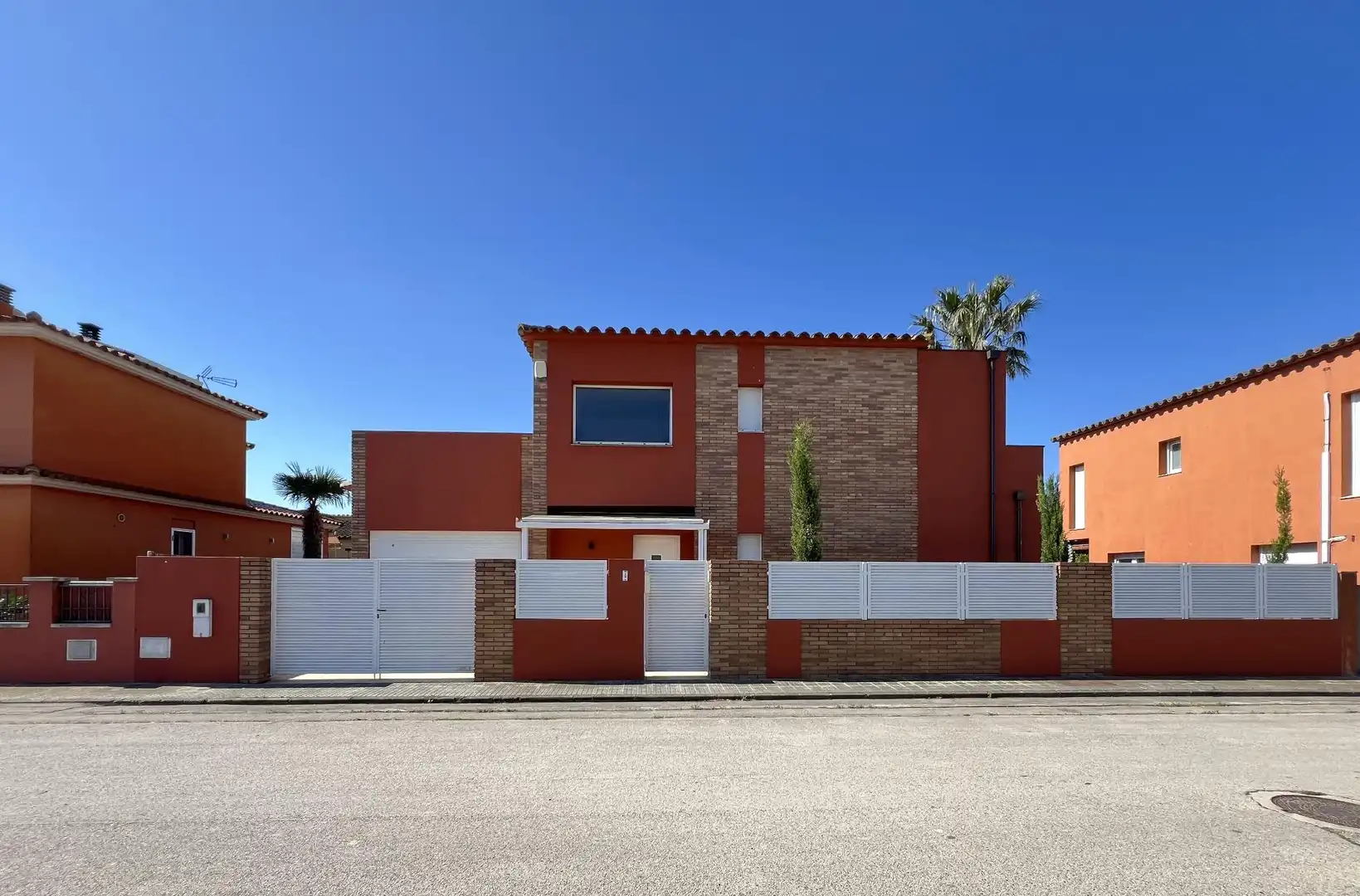Exterior view of Houses for sale in Sant Pere Pescador  with Air Conditioner, Heating and Private garden