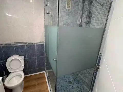 Bathroom of Flat for rent in  Valencia Capital  with Air Conditioner and Balcony