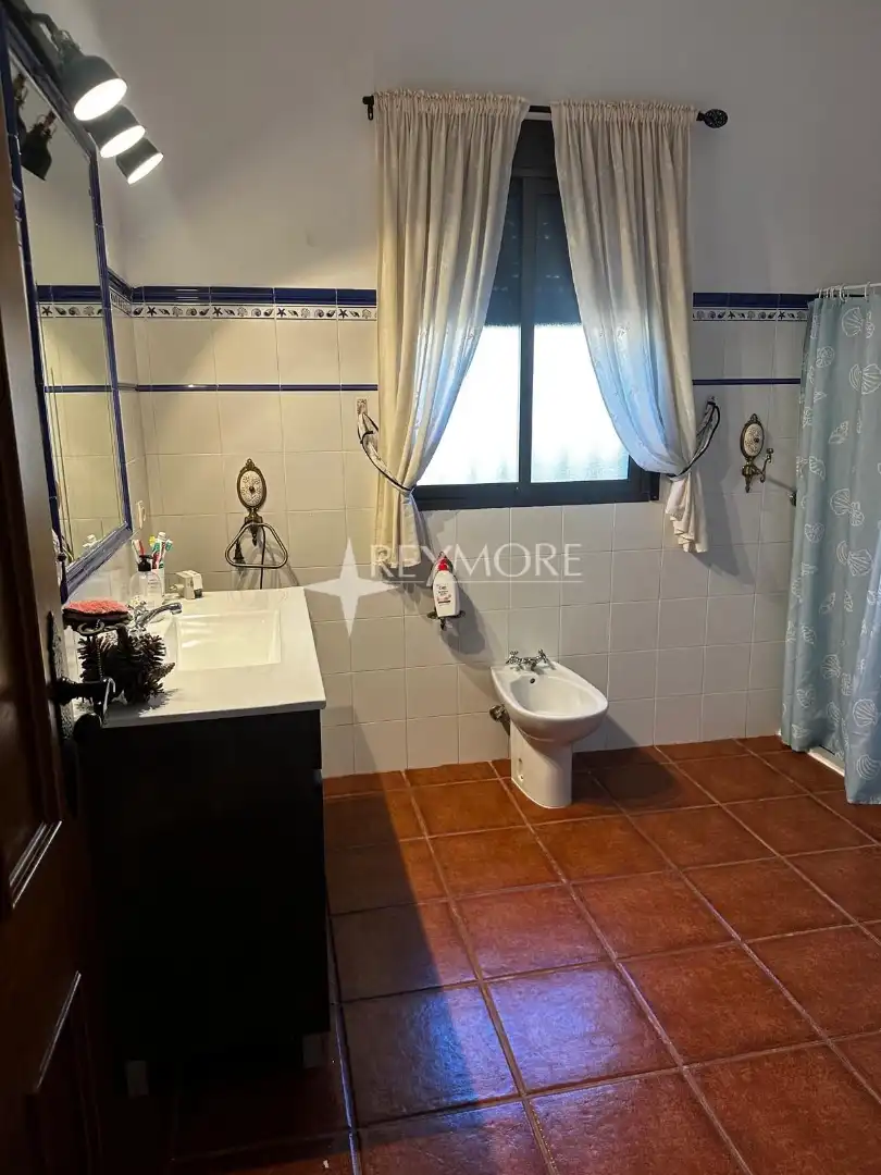 Bathroom of Houses for sale in Obejo  with Private garden, Terrace and Storage room