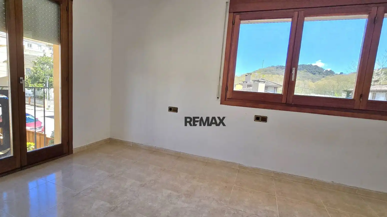 Detached house with garden for sale in Calle CL ISAAC ALBENIZ, imagen 8