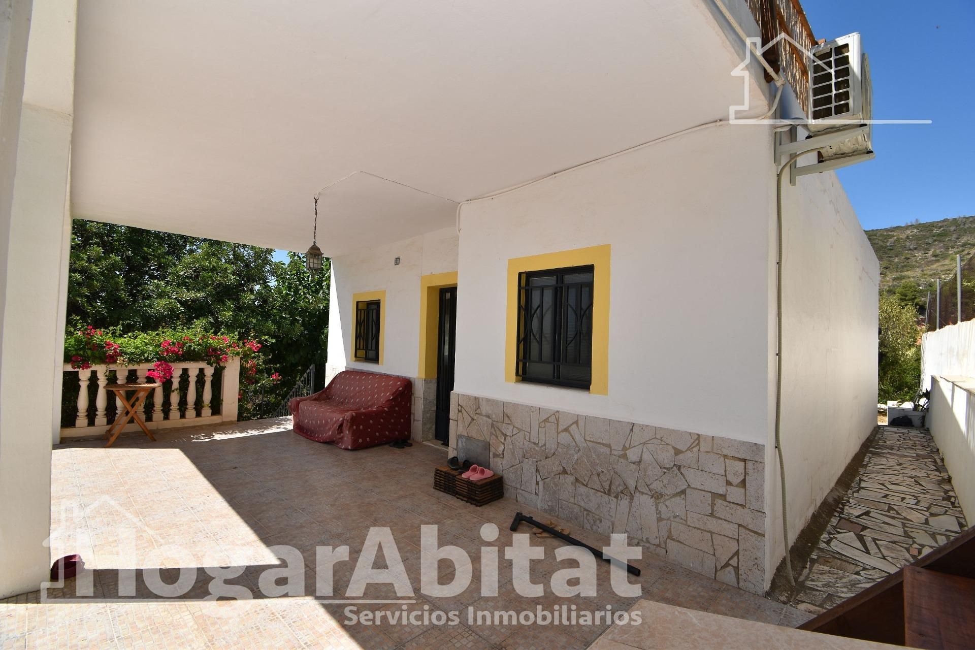 Vista exterior de Casa o xalet en venda en Guadassuar amb Aire condicionat, Jardí privat i Terrassa