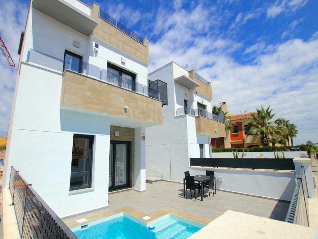 Vista exterior de Casa o xalet en venda en Torrevieja
