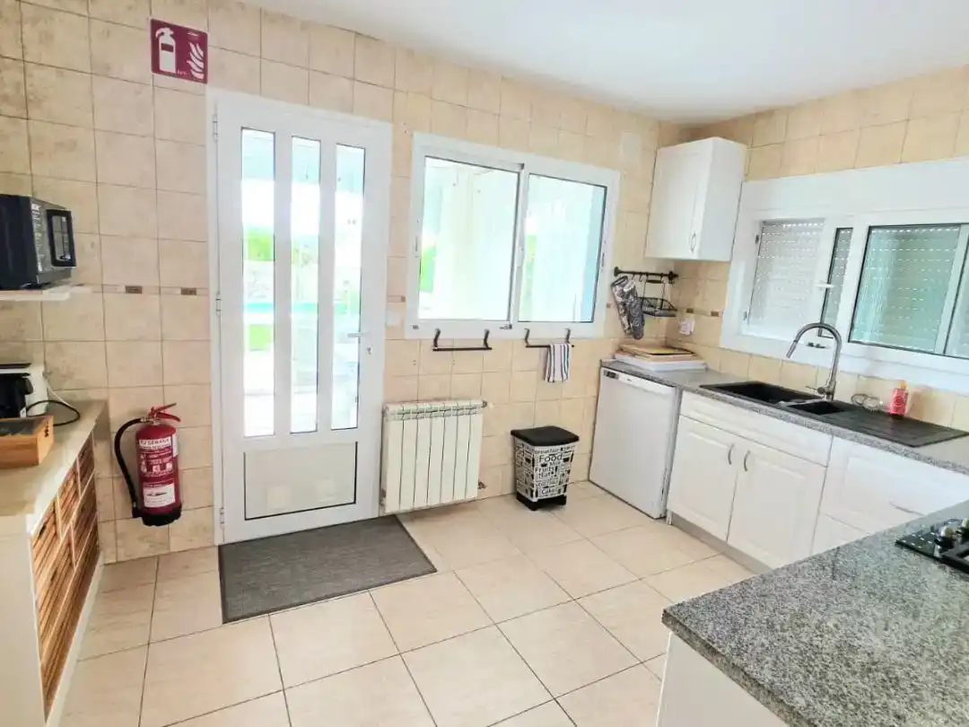 Küche von Wohnung zur Miete in Gata de Gorgos mit Klimaanlage, Privatgarten und Schwimmbad