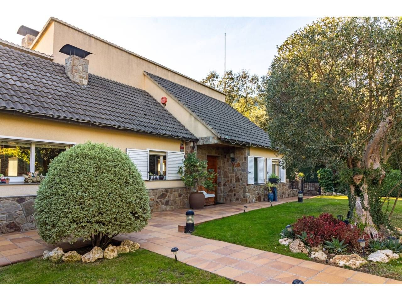 Exterior view of House or chalet for sale in L'Hospitalet de Llobregat  with Air Conditioner, Heating and Private garden